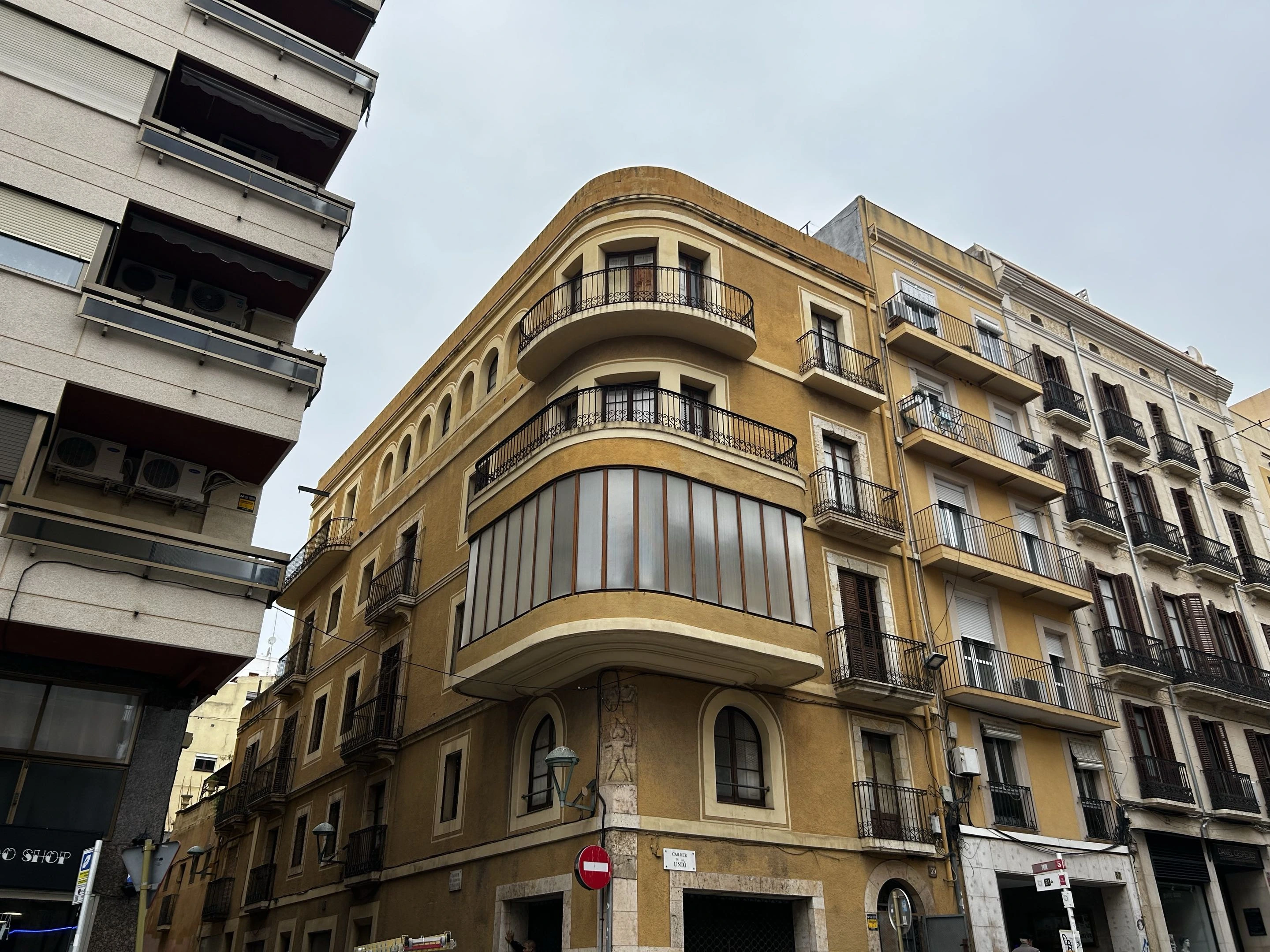 Edificio de uso mixto